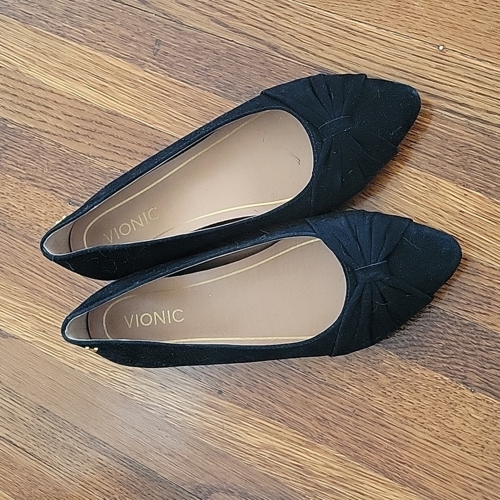 Vionic (6.5)Gramercy Black Suede Tie Detail Flats